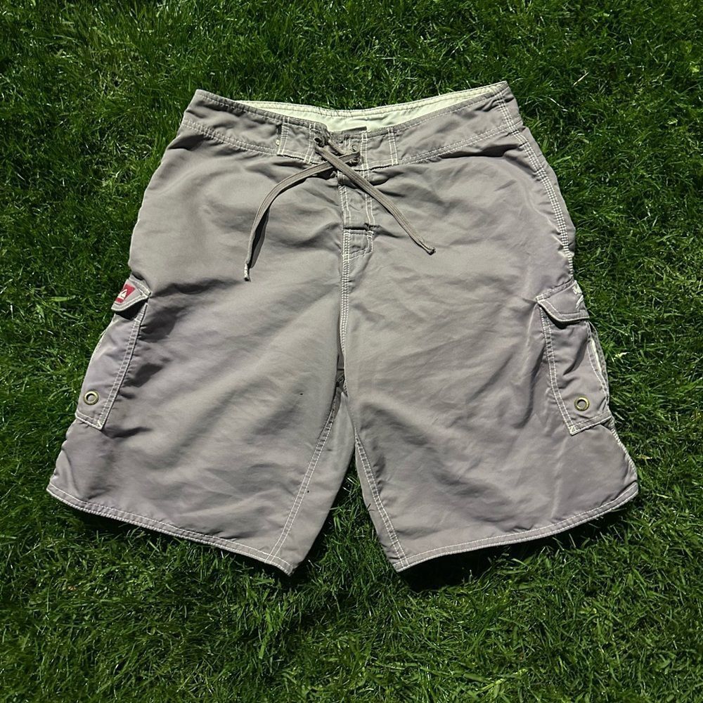 Grey quicksilver shorts

Sweaters•Hoodies•Pants•Shirts•Shoes•Tops